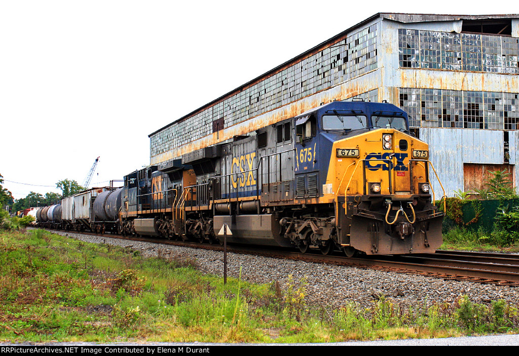 CSX 675 on Q-409